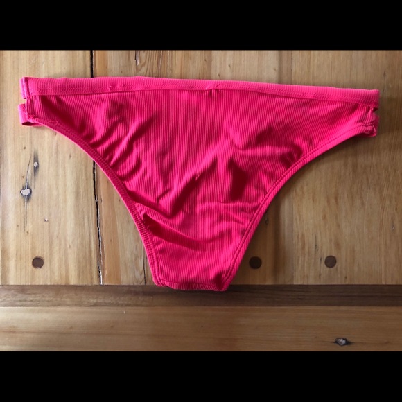 Red bikini 👙 - Picture 4 of 8